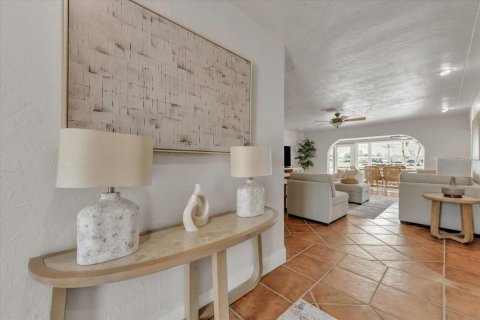 House in Redington Shores, Florida 2 bedrooms, 156.91 sq.m. № 1876809 - photo 15