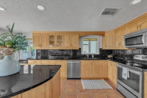 House in Redington Shores, Florida 2 bedrooms, 156.91 sq.m. № 1876809 - photo 25