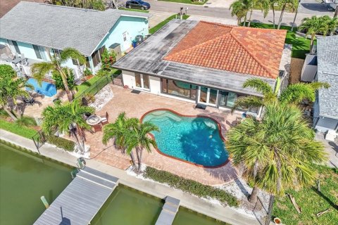 House in Redington Shores, Florida 2 bedrooms, 156.91 sq.m. № 1876809 - photo 7
