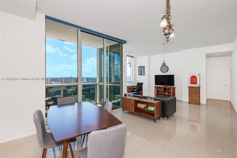 Condominio en venta en Sunny Isles Beach, Florida, 2 dormitorios, 146.51 m2 № 1726561 - foto 15