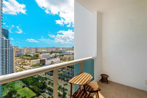 Condominio en venta en Sunny Isles Beach, Florida, 2 dormitorios, 146.51 m2 № 1726561 - foto 12