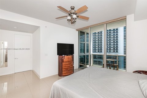 Condominio en venta en Sunny Isles Beach, Florida, 2 dormitorios, 146.51 m2 № 1726561 - foto 23