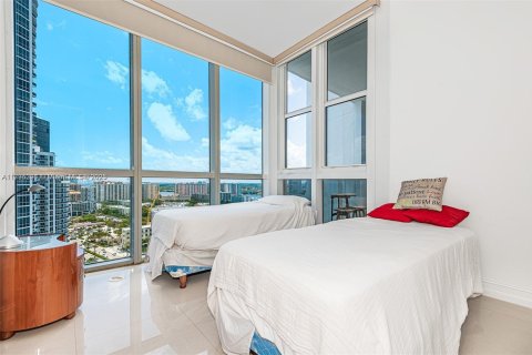 Condominio en venta en Sunny Isles Beach, Florida, 2 dormitorios, 146.51 m2 № 1726561 - foto 2