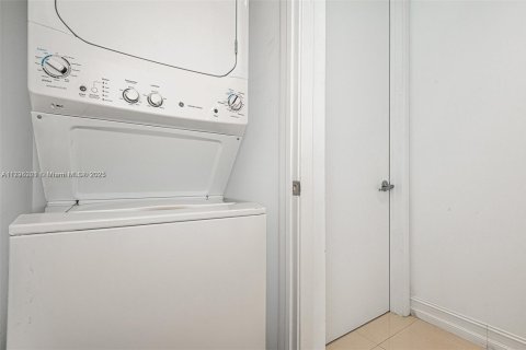 Condominio en venta en Sunny Isles Beach, Florida, 2 dormitorios, 146.51 m2 № 1726561 - foto 7