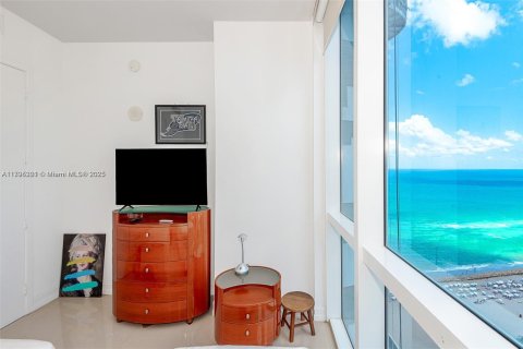 Condominio en venta en Sunny Isles Beach, Florida, 2 dormitorios, 146.51 m2 № 1726561 - foto 13
