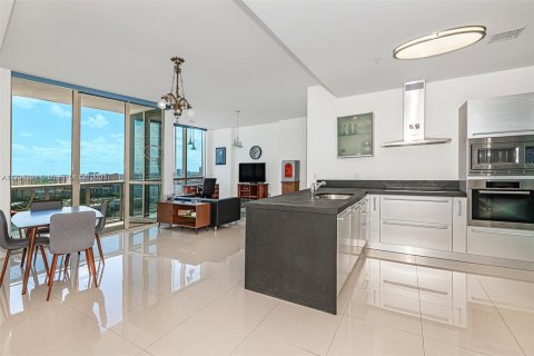 Condominio en venta en Sunny Isles Beach, Florida, 2 dormitorios, 146.51 m2 № 1726561 - foto 11