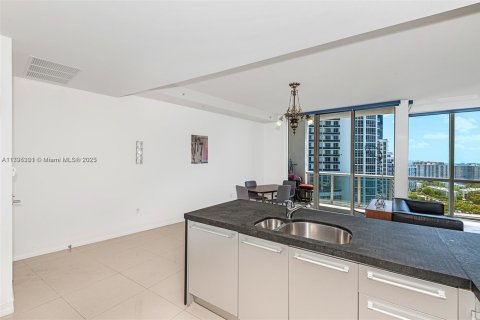 Condominio en venta en Sunny Isles Beach, Florida, 2 dormitorios, 146.51 m2 № 1726561 - foto 16