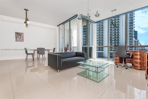 Condominio en venta en Sunny Isles Beach, Florida, 2 dormitorios, 146.51 m2 № 1726561 - foto 18