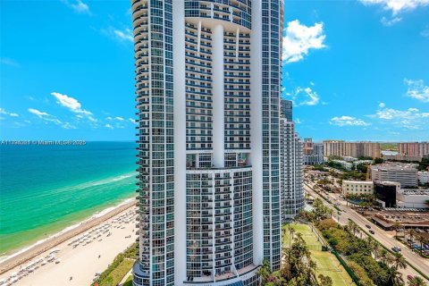 Condominio en venta en Sunny Isles Beach, Florida, 2 dormitorios, 146.51 m2 № 1726561 - foto 1