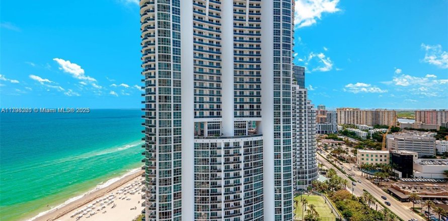 Condominio en Sunny Isles Beach, Florida, 2 dormitorios  № 1726561