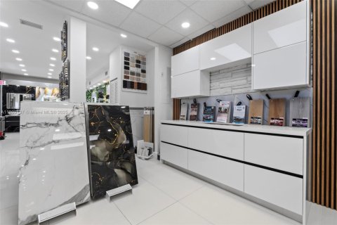 Commercial property in Hialeah, Florida № 1981825 - photo 18