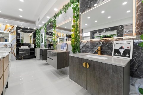 Commercial property in Hialeah, Florida № 1981825 - photo 23