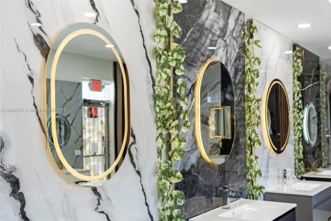 Commercial property in Hialeah, Florida № 1981825 - photo 30