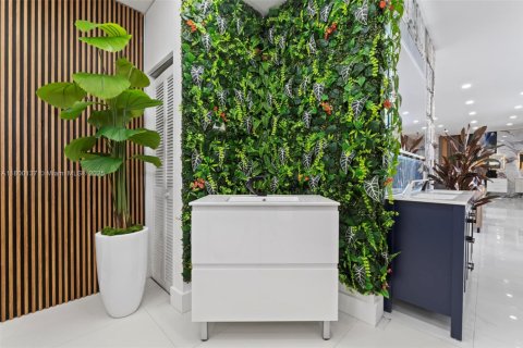 Commercial property in Hialeah, Florida № 1981825 - photo 5