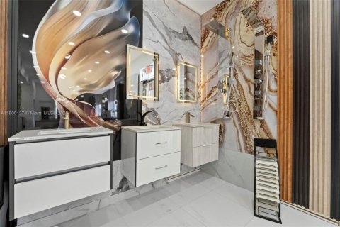 Commercial property in Hialeah, Florida № 1981825 - photo 13