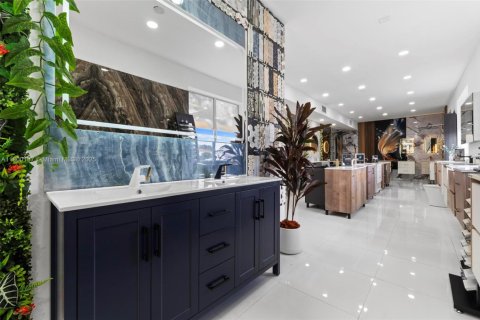 Commercial property in Hialeah, Florida № 1981825 - photo 6