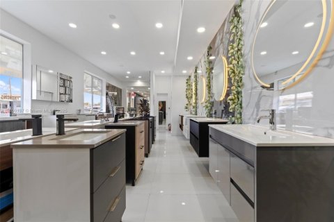 Commercial property in Hialeah, Florida № 1981825 - photo 14