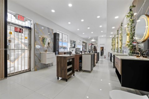 Commercial property in Hialeah, Florida № 1981825 - photo 12