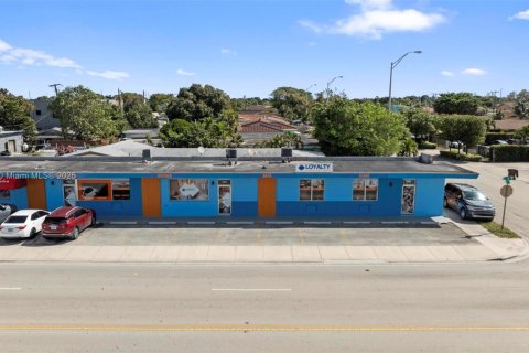 Commercial property in Hialeah, Florida № 1981825 - photo 3