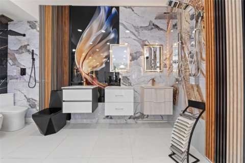 Commercial property in Hialeah, Florida № 1981825 - photo 9