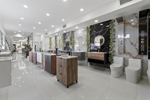 Commercial property in Hialeah, Florida № 1981825 - photo 11