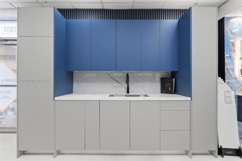 Commercial property in Hialeah, Florida № 1981825 - photo 19