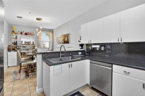 Condo in Plantation, Florida, 3 bedrooms № 2089626 - photo 3