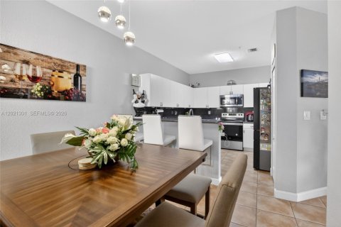 Condo in Plantation, Florida, 3 bedrooms № 2089626 - photo 17
