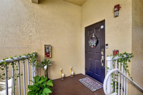 Condo in Plantation, Florida, 3 bedrooms № 2089626 - photo 4