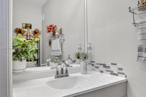 Condo in Plantation, Florida, 3 bedrooms № 2089626 - photo 11