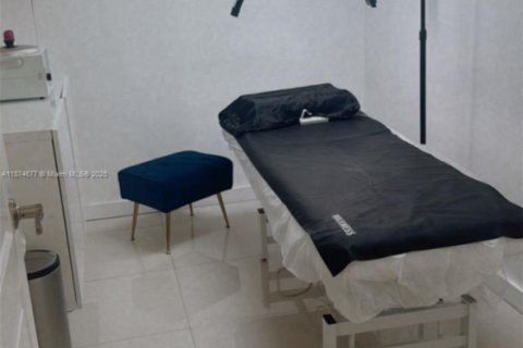 Купить коммерческую недвижимость в Норт-Майами-Бич, Флорида № 1983178 - фото 5