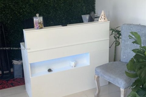 Купить коммерческую недвижимость в Норт-Майами-Бич, Флорида № 1983178 - фото 2