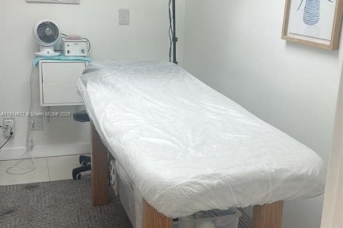 Купить коммерческую недвижимость в Норт-Майами-Бич, Флорида № 1983178 - фото 4