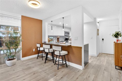 Condominio en venta en Pinecrest, Florida, 2 dormitorios, 98.1 m2 № 1999502 - foto 2