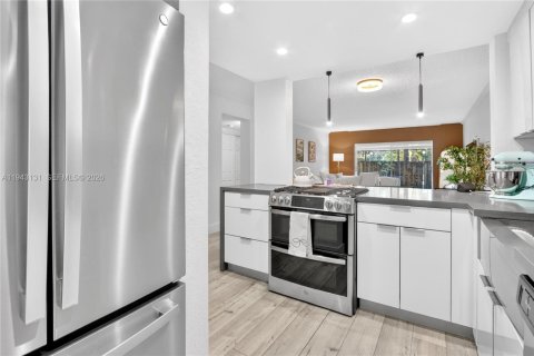 Condominio en venta en Pinecrest, Florida, 2 dormitorios, 98.1 m2 № 1999502 - foto 6