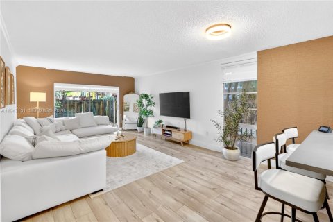 Condominio en venta en Pinecrest, Florida, 2 dormitorios, 98.1 m2 № 1999502 - foto 3