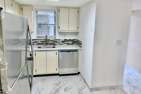 Condo in Davie, Florida, 2 bedrooms № 2250148 - photo 25