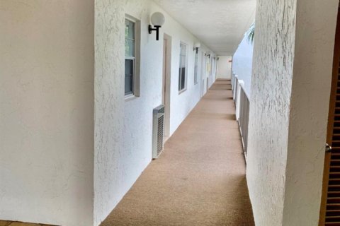 Condo in Davie, Florida, 2 bedrooms № 2250148 - photo 14