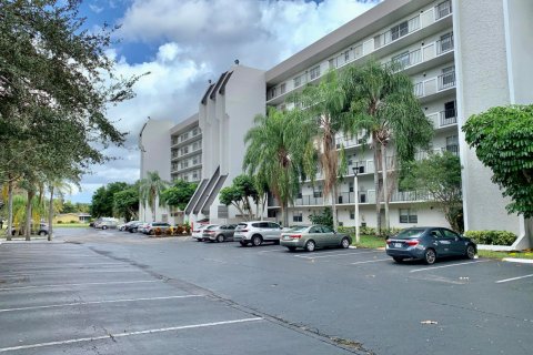 Condo in Davie, Florida, 2 bedrooms № 2250148 - photo 3