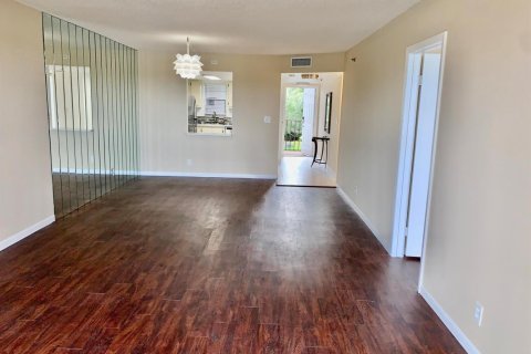 Condo in Davie, Florida, 2 bedrooms № 2250148 - photo 15