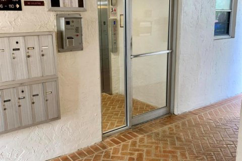 Condo in Davie, Florida, 2 bedrooms № 2250148 - photo 7