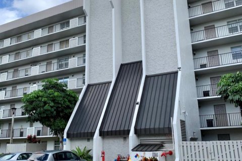 Condo in Davie, Florida, 2 bedrooms № 2250148 - photo 4
