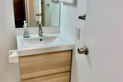 Condo in Davie, Florida, 2 bedrooms № 2250148 - photo 26