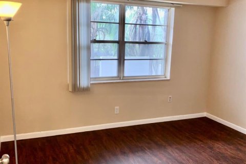 Condo in Davie, Florida, 2 bedrooms № 2250148 - photo 28