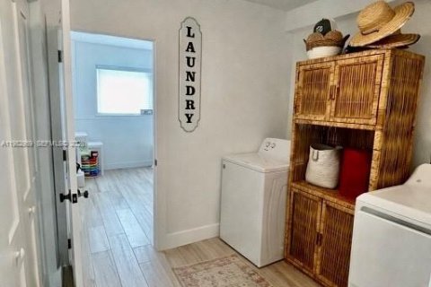 House in Key Largo, Florida 3 bedrooms, 148.46 sq.m. № 2049811 - photo 5