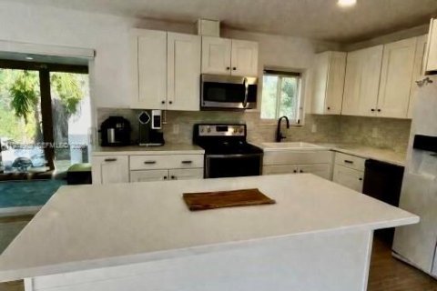 House in Key Largo, Florida 3 bedrooms, 148.46 sq.m. № 2049811 - photo 8