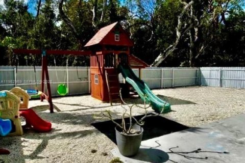 House in Key Largo, Florida 3 bedrooms, 148.46 sq.m. № 2049811 - photo 14