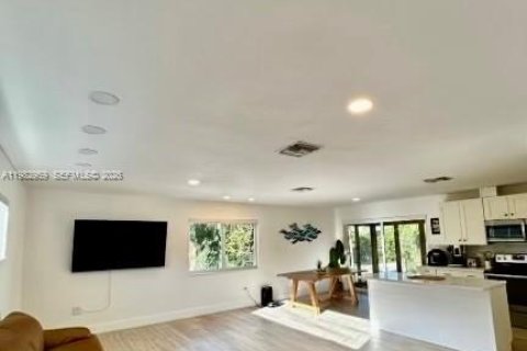 House in Key Largo, Florida 3 bedrooms, 148.46 sq.m. № 2049811 - photo 7