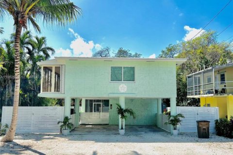House in Key Largo, Florida 3 bedrooms, 148.46 sq.m. № 2049811