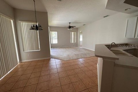 Villa ou maison à louer à Winter Garden, Floride: 4 chambres, 275.55 m2 № 2131045 - photo 3